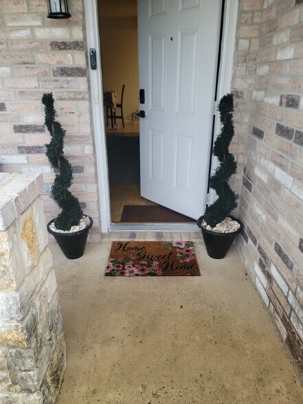 Primary Photo - 900 Yi Dr