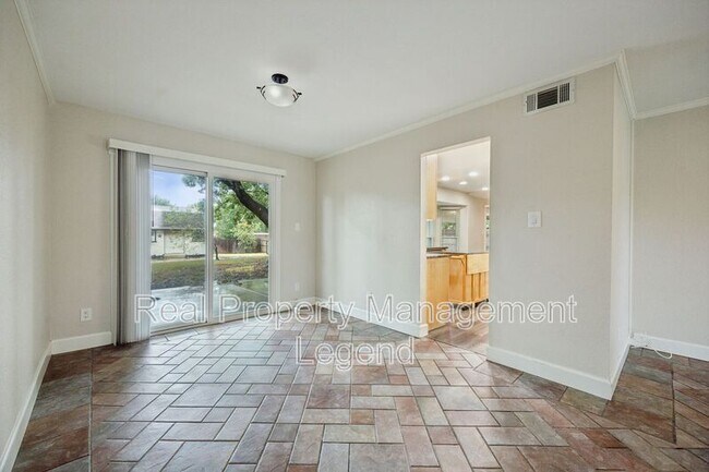 Building Photo - 2701 Harmon Dr