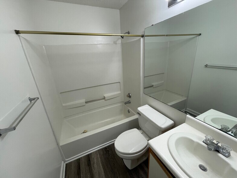 Building Photo - 1241 University Ct