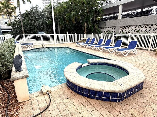 Building Photo - 3210 NE 5th St