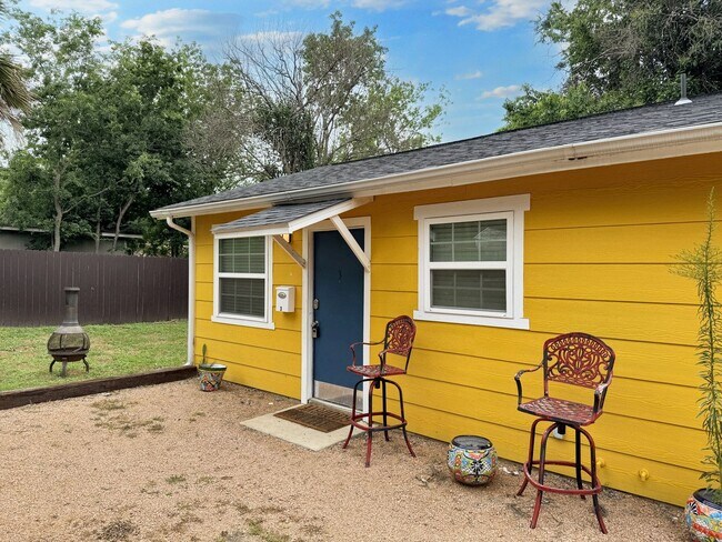 Building Photo - Quaint Apartment in Denver Heights