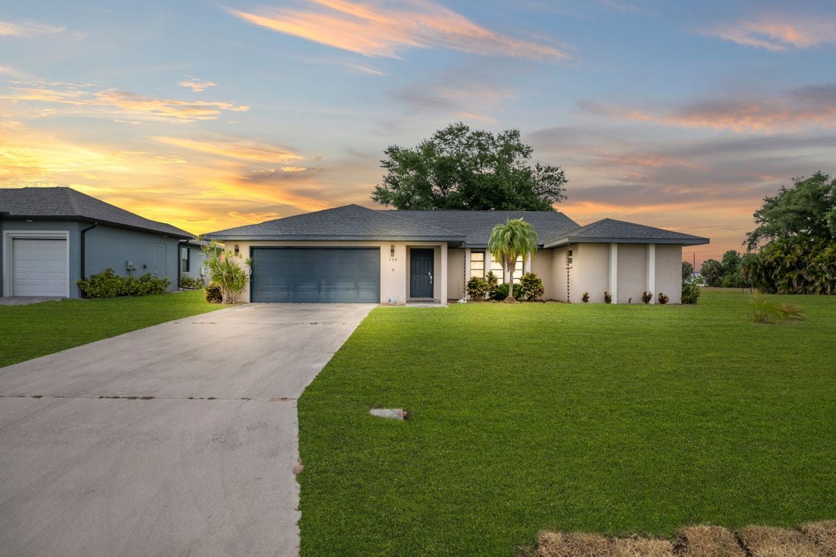 Building Photo - 299 Rotonda Cir