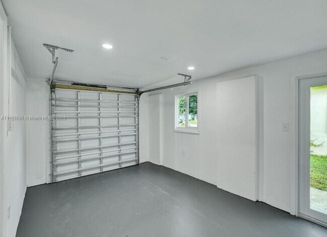 Building Photo - 2573 Conroy Dr