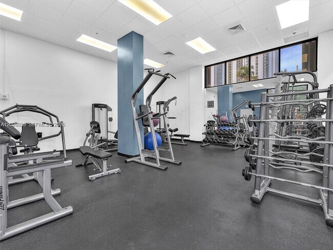 Building Photo - 100 Bayview Dr