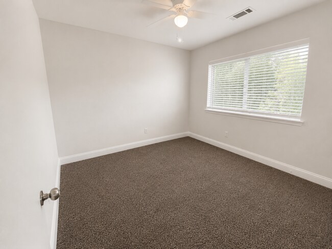 Building Photo - 1705 Creekside Ave