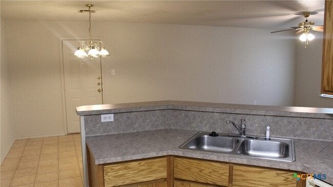 Building Photo - 2706 Alma Dr