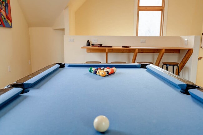 Building Photo - 376 Grandview Dr