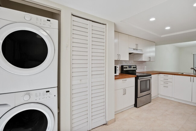 Building Photo - 3118 Kingswood Terrace