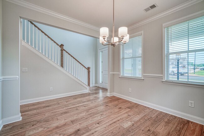 Building Photo - Gorgeous 4 BR, 3 BA Home With Easy Access ...