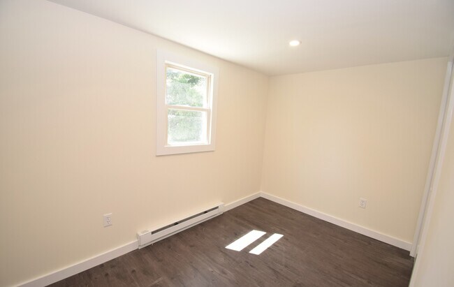 Building Photo - 37 Dudley Ln