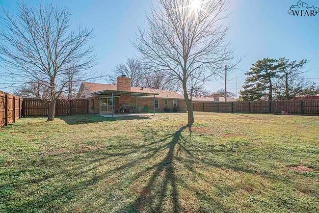 Building Photo - 1223 Amherst St