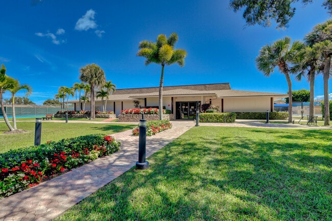 Building Photo - 15792 Philodendron Cir