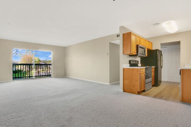 Building Photo - 1ST MONTH RENT FREE 2 Bed 1 Bath 2nd Floor Unit With Balcony In Desirable Area Winter Park Sectio...