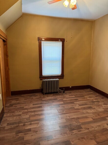 Building Photo - 1043 Broad Ave