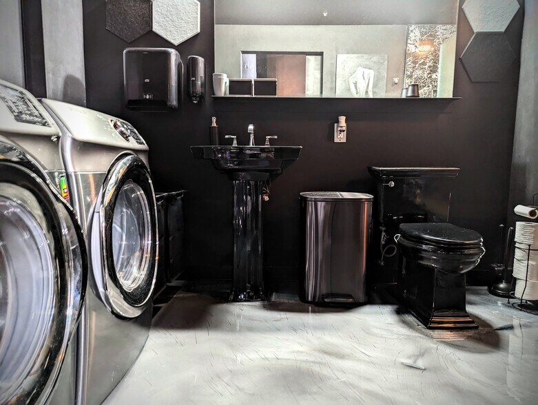 Building Photo - 1122 Jackson St