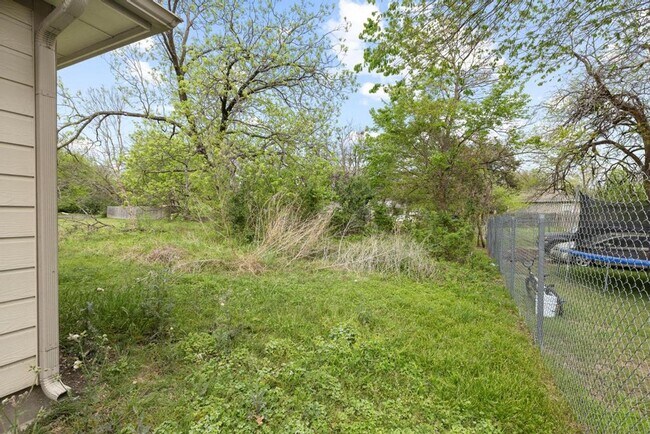 Building Photo - 119 N Andrews Ave