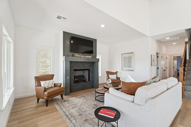 Building Photo - Fully Furnished 4 Bedroom + Bonus Room