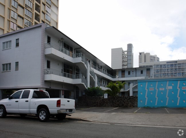 Building Photo - 516 Kamoku St