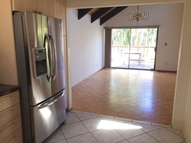 Building Photo - 2831 Marina Dr