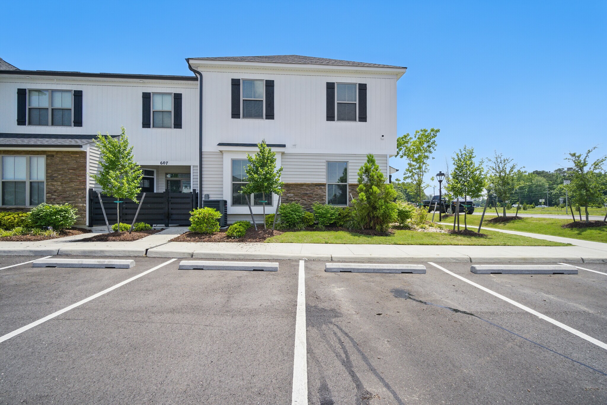 Building Photo - 606 Kathy Ann Way W