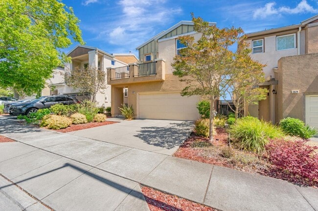 Building Photo - 2678 Deerwood Dr