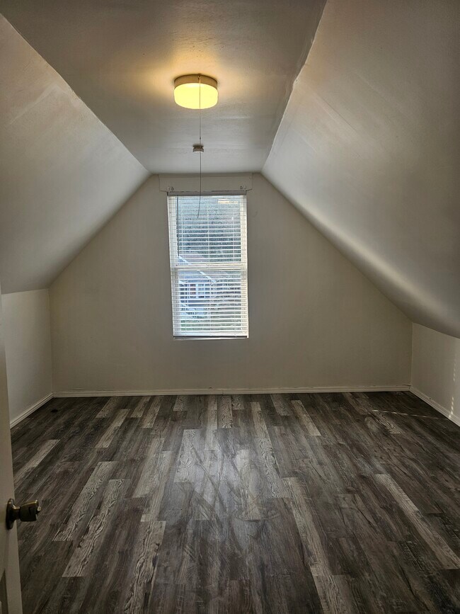 Building Photo - 3179 River Rd