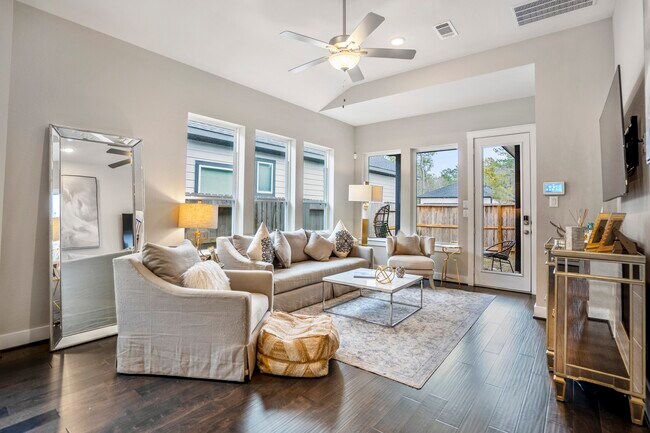 Building Photo - 222 Thistle Dr