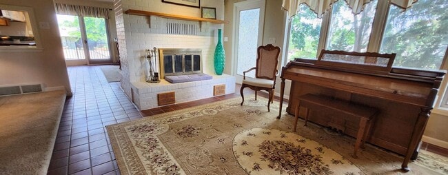 Building Photo - One-of-a-Kind 4 Bed, 4 Bath Gem