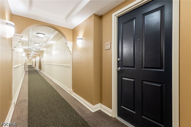 Building Photo - 2825 Palm Beach Blvd