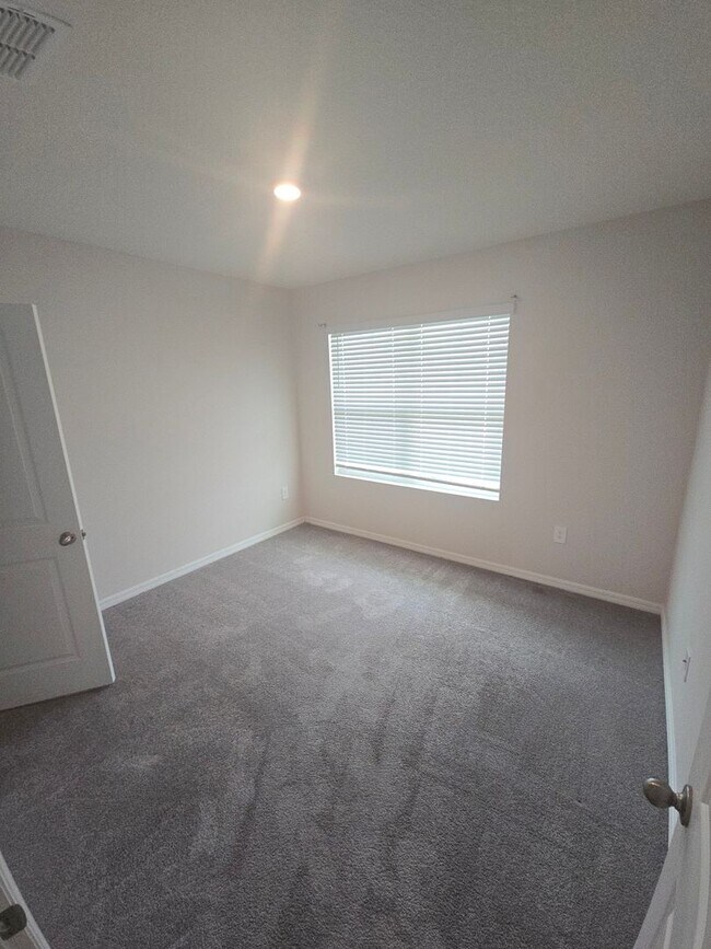 Building Photo - Gorgeous 3-Bedroom, 2-Bathroom Townhouse in Bradenton