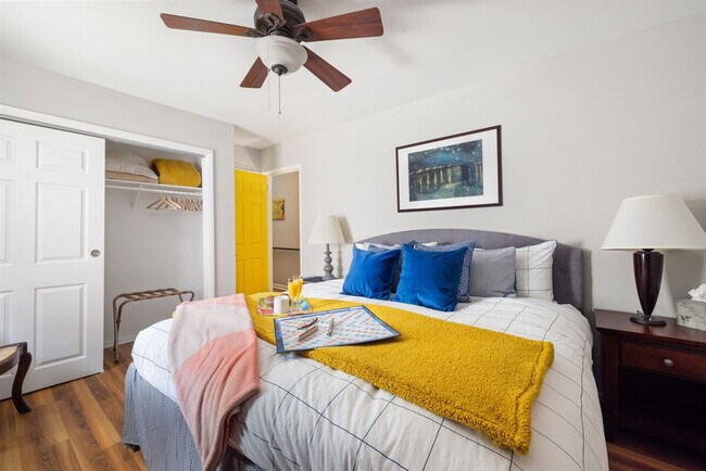 Building Photo - 500 Oak Ave