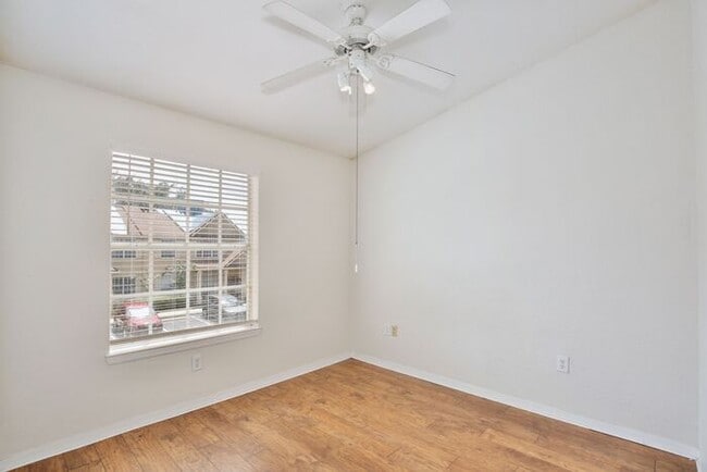Building Photo - Stylish 3/2 Corner-Unit Condo with Resort ...
