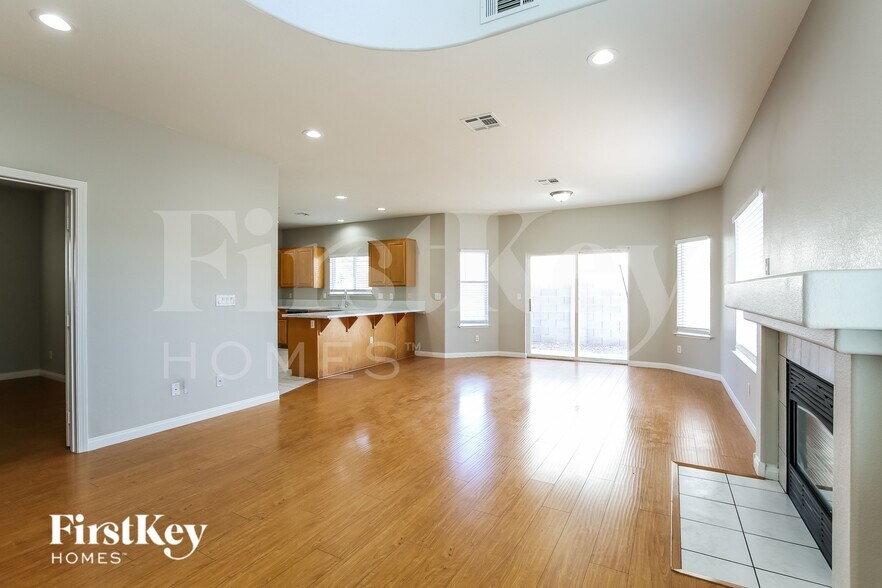 Building Photo - 3600 N Tomsik St