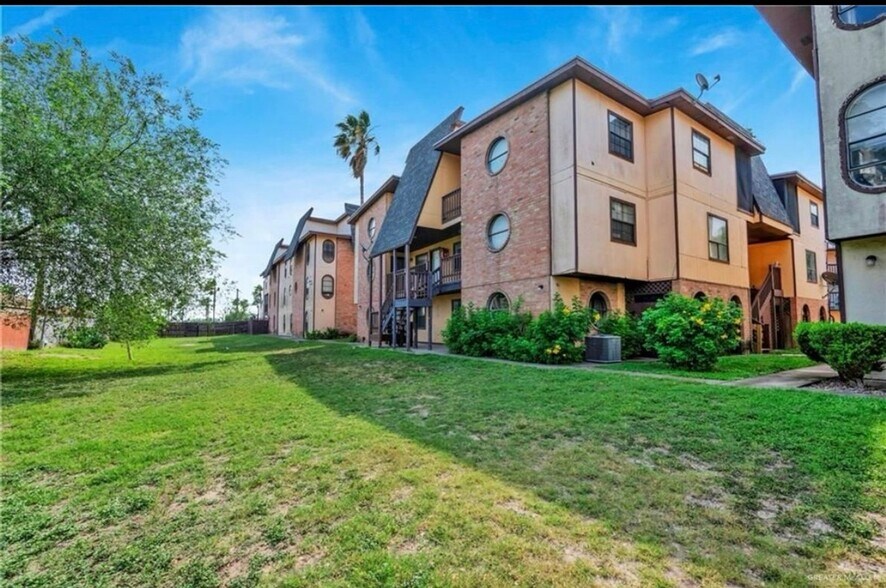 Building Photo - 3505 N 23rd Ln