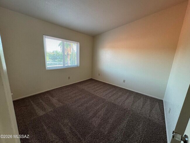 Building Photo - 5200 W Wood Owl Dr