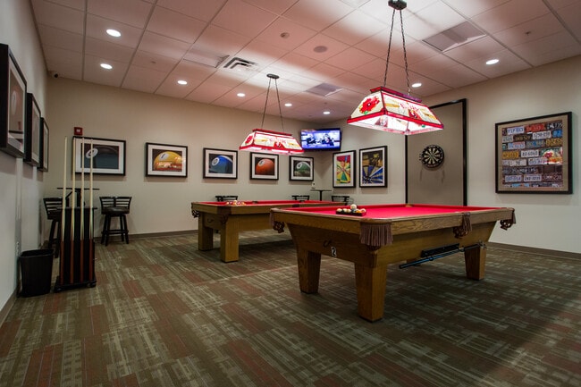 Building Photo - 6702 Lakewood Dr