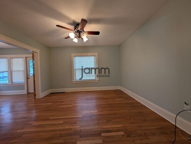 Building Photo - 1560 Coutant Ave