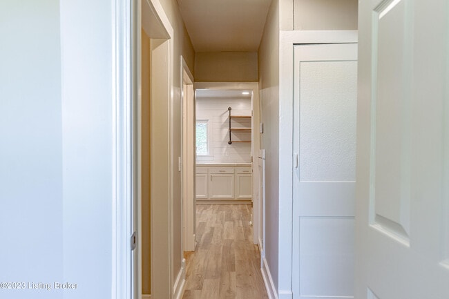 Building Photo - 1886 S Bardstown Rd