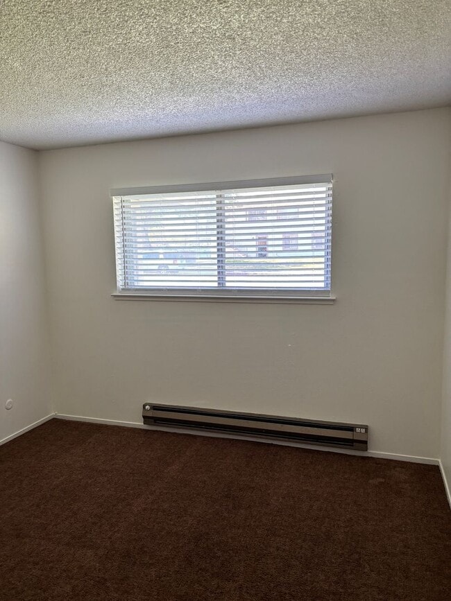 Building Photo - ONLY $1,500 PER MONTH FOR THIS SUPER CUTE , SPACIOUS 2 BEDROOM / 1 BATHROOM CONDO CENTRALLY LOCAT...