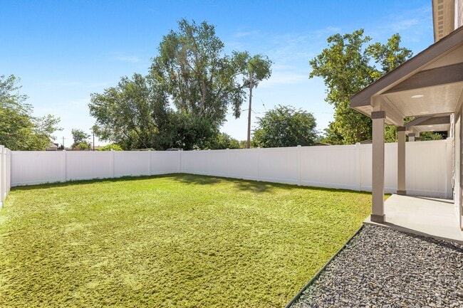 Building Photo - 605 N Rd 34