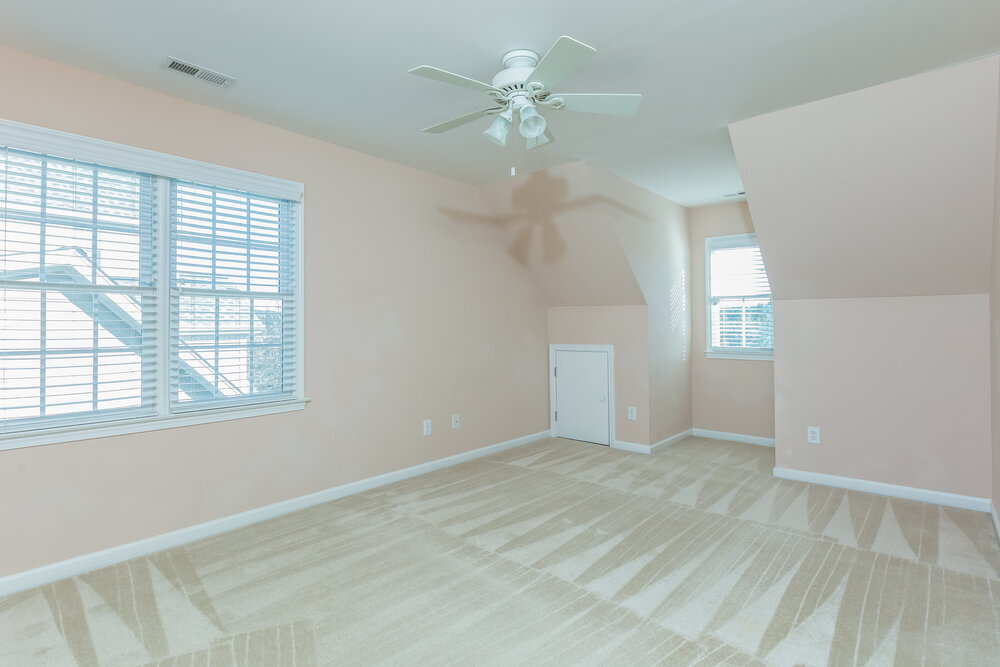 Building Photo - 917 Alba Rose Ave
