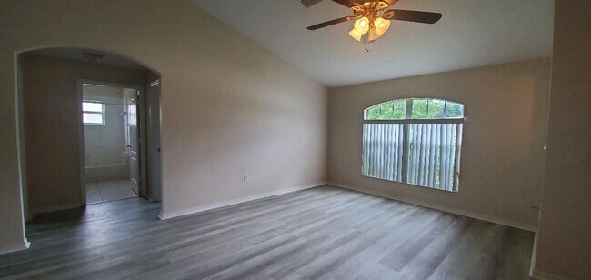 Building Photo - 3-Bedroom, 2-Bathroom Home in Kissimmee