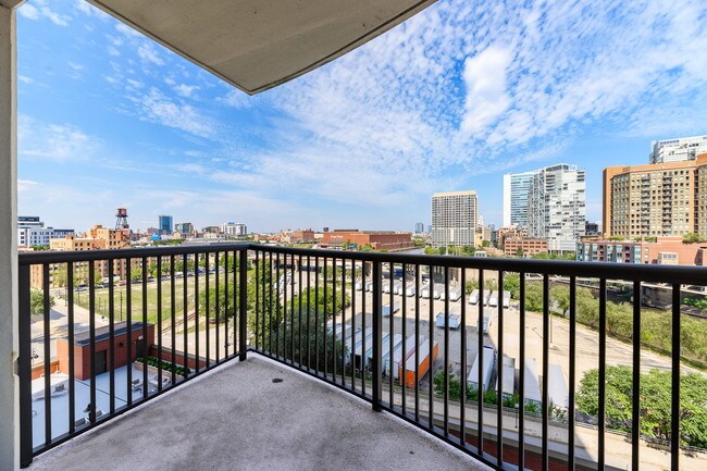 Building Photo - 501 N Clinton St