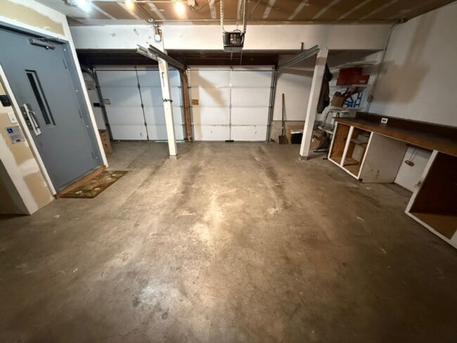 Building Photo - UPDATED 4 BED, 3 BATH KIRKLAND HOUSE FOR RENT AVAILABLE NOW!