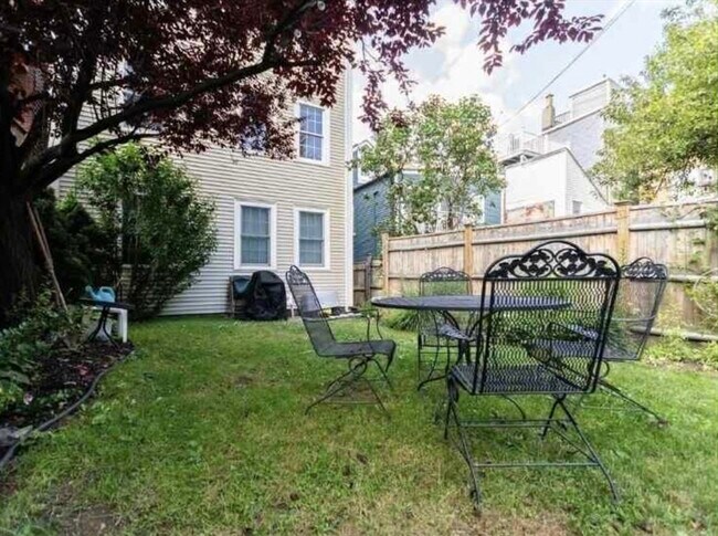 Building Photo - 34 Austin St