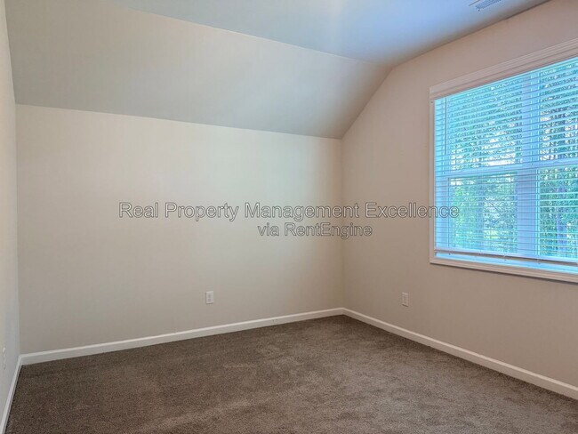Building Photo - 101 Brody Pne Wy