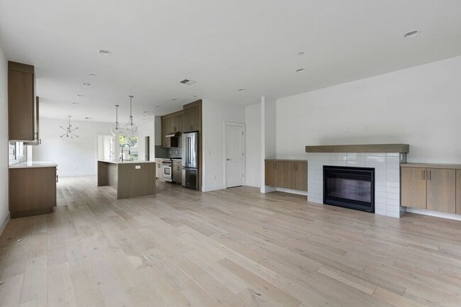 Building Photo - 2220 SE Lambert St