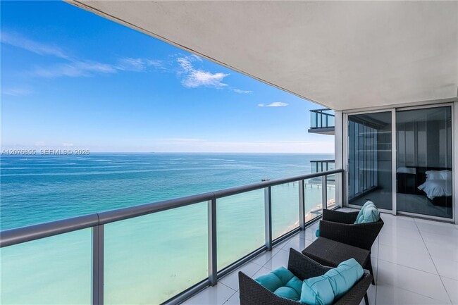 Building Photo - 17001 Collins Ave