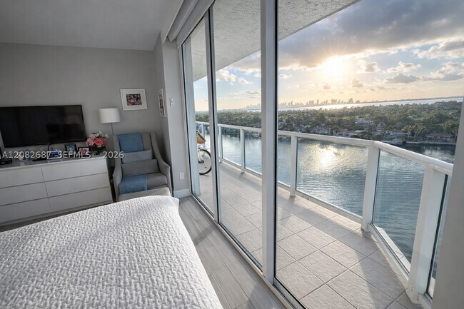 Building Photo - 5900 Collins Ave
