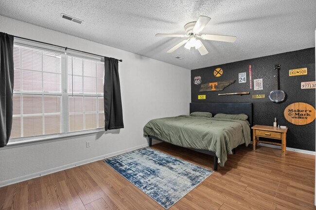 Building Photo - 5013 Thatcher Way